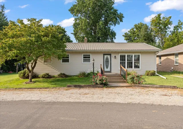 Photo 2 of Single family home for sale at 209 Augusta Dr, Mahomet, IL 61853 | MLS# 12745415 | Listing updated on 2026-09-07
