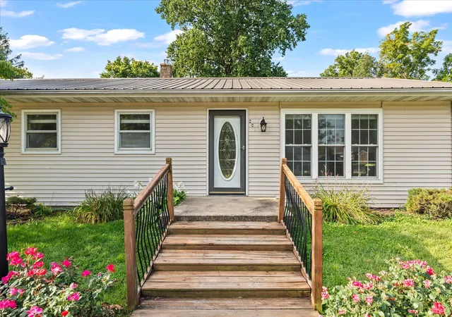 Photo 2 of Single family home for sale at 209 Augusta Dr, Mahomet, IL 61853 | MLS# 12745415 | Listing updated on 2026-09-07