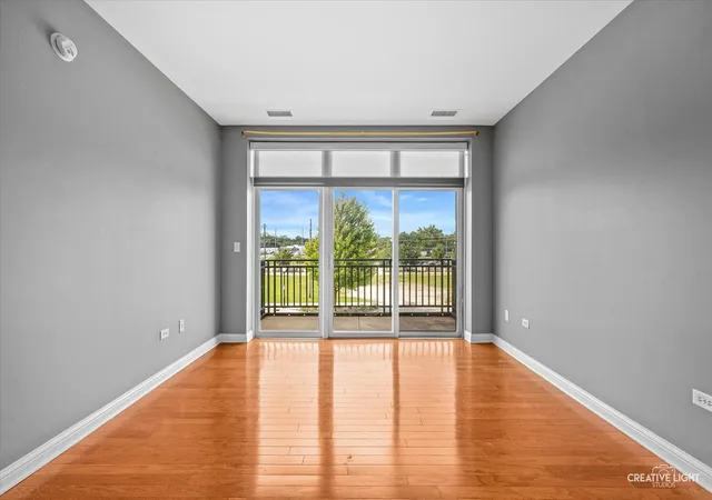 Listing Photo 3 - Condo for sale in building located at 160 S River St, Aurora, IL 60506 - Unit #206