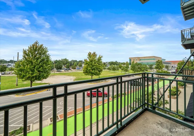 Listing Photo 4 - Condo for sale in building located at 160 S River St, Aurora, IL 60506 - Unit #206