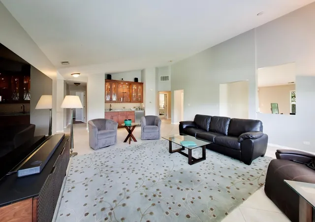 Photo 4 of Townhouse for sale at 577 Harvey Lake Dr, Vernon Hills, IL 60061 | MLS# 12745681 | Listing updated on 2026-09-03