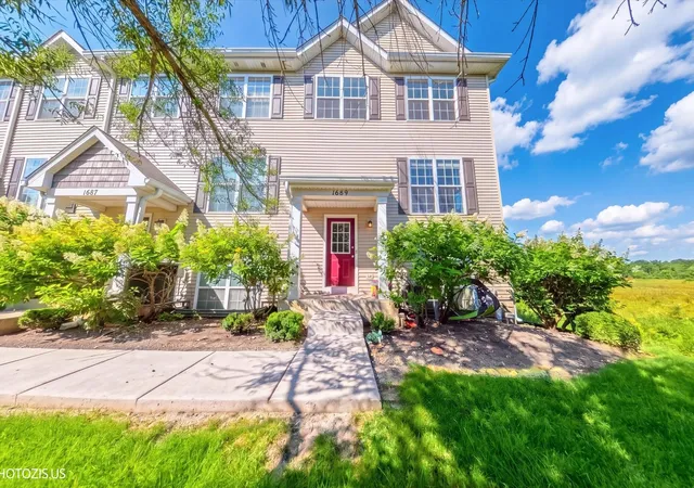 Townhouse for sale at 1689 W Turtle Crk Ln, Round Lake, IL 60073 | MLS# 12745786