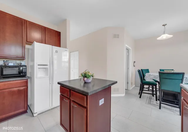 Photo 4 of Townhouse for sale at 1689 W Turtle Crk Ln, Round Lake, IL 60073 | MLS# 12745786 | Listing updated on 2026-09-07