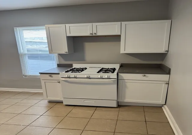 Listing Photo 3 - Condo for sale in building located at 707 E 92nd Pl, Chicago, IL 60619