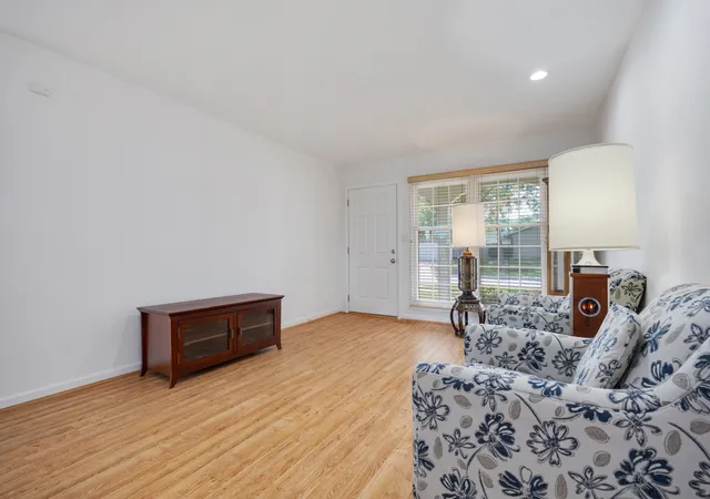 Photo 3 of Single family home for sale at 1067 Grissom Trl, Elk Grove Village, IL 60007 | MLS# 12746366 | Listing updated on 2026-09-06