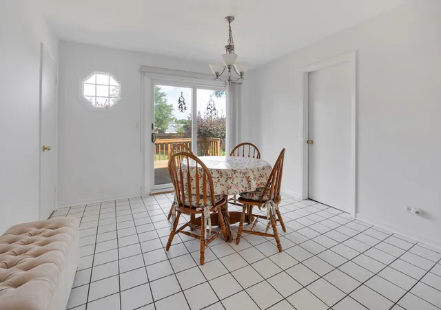Photo 4 of Single family home for sale at 1067 Grissom Trl, Elk Grove Village, IL 60007 | MLS# 12746366 | Listing updated on 2026-09-06