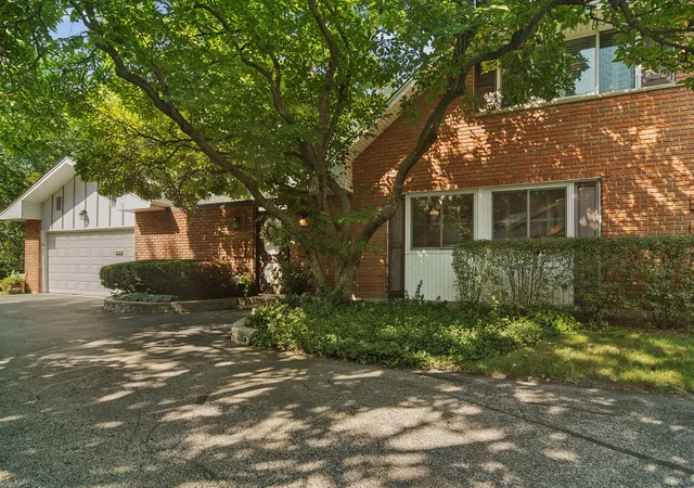 Photo 1 of Townhouse for sale at 4 Stuart On Oxford St, Rolling Meadows, IL 60008 | MLS# 12746455 | Listing updated on 2026-09-05