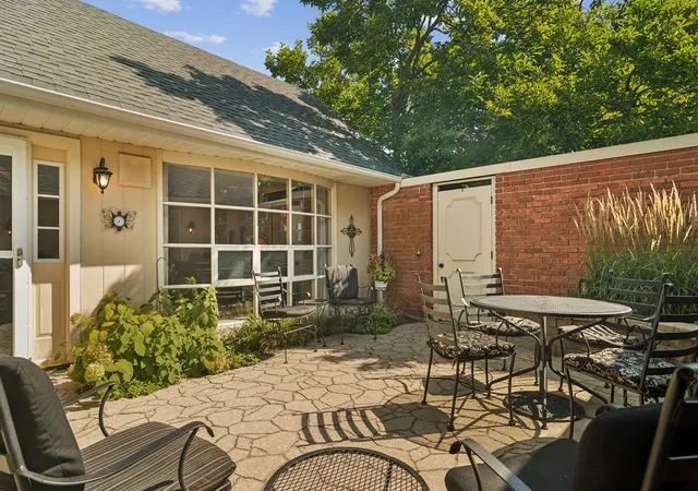 Photo 3 of Townhouse for sale at 4 Stuart On Oxford St, Rolling Meadows, IL 60008 | MLS# 12746455 | Listing updated on 2026-09-05