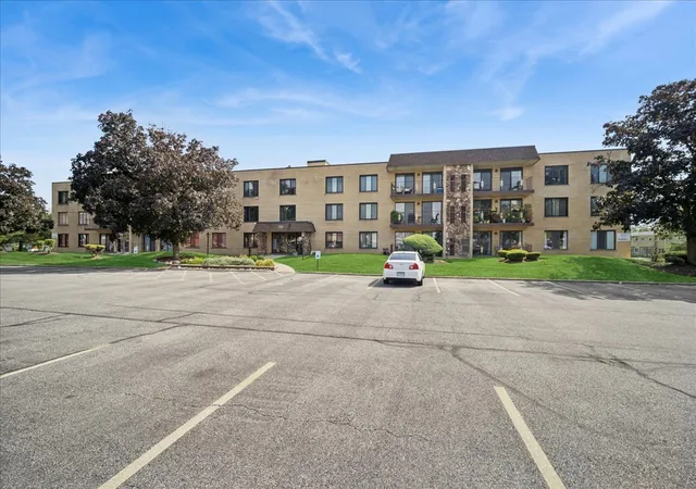 Listing Photo 2 - Condo for sale in building located at 130 E Grand Ave, Elmhurst, IL 60126 - Unit #108