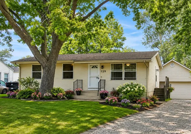 Photo 2 of Single family home for sale at 729 Brink St, Woodstock, IL 60098 | MLS# 12746611 | Listing updated on 2026-09-06