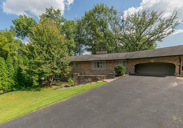 Photo 2 of Single family home for sale at 1134 33rd Street Ct, Moline, IL 51265 | MLS# 12746637 | Listing updated on 2026-09-07