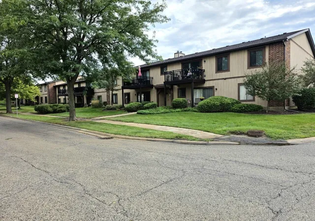 Photo 2 of Condo for sale at 1099 Prescott Dr #2D, Roselle, IL 60172 | MLS# 12746661 | Listing updated on 2026-09-30