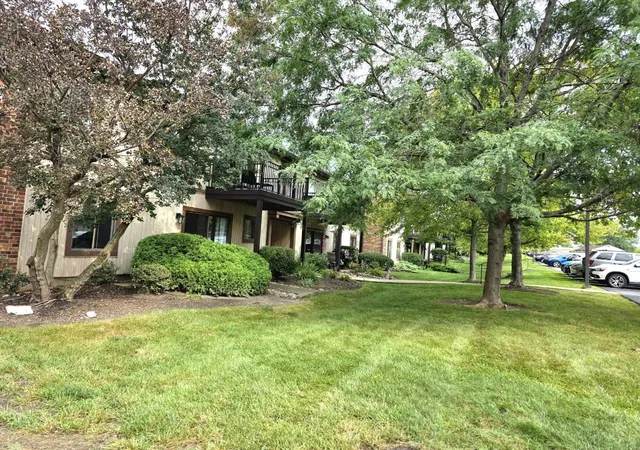 Photo 3 of Condo for sale at 1099 Prescott Dr #2D, Roselle, IL 60172 | MLS# 12746661 | Listing updated on 2026-09-30