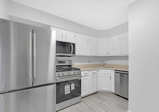Listing Photo 4 - Condo for sale in building located at 3 Timber Ln, Vernon Hills, IL 60061 - Unit #3