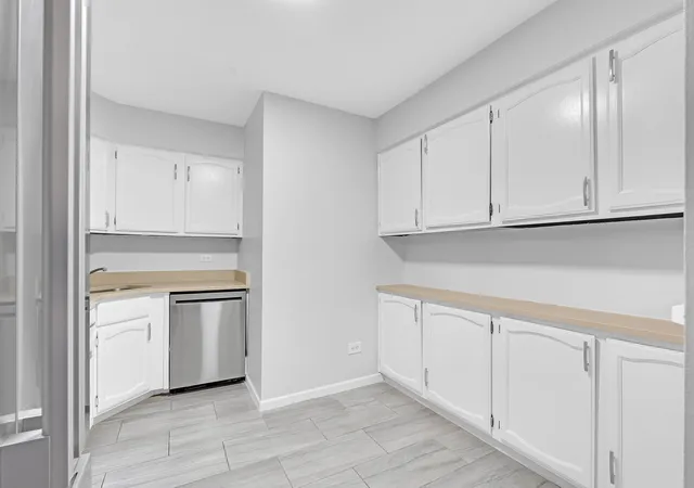 Listing Photo 5 - Condo for sale in building located at 3 Timber Ln, Vernon Hills, IL 60061 - Unit #3