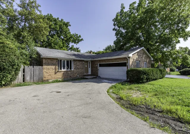 Photo 1 of Single family home for sale at 2337 N Sheridan Rd, Waukegan, IL 60087 | MLS# 12746776 | Listing updated on 2026-09-26