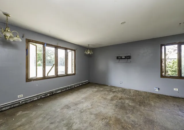 Photo 4 of Single family home for sale at 2337 N Sheridan Rd, Waukegan, IL 60087 | MLS# 12746776 | Listing updated on 2026-09-26