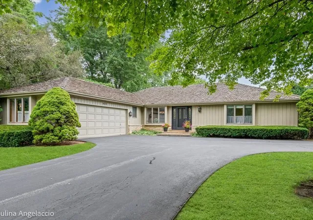 Photo 1 of Single family home for sale at 990 Burridge Ct, Libertyville, IL 60048 | MLS# 12746808 | Listing updated on 2026-09-07