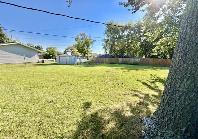 Photo 22 of Single family home for sale at 411 Sunset Dr, Centralia, IL 62801 | MLS# 12746923 | Listing updated on 2026-09-07