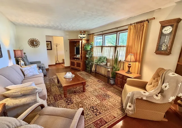Photo 2 of Single family home for sale at 411 Sunset Dr, Centralia, IL 62801 | MLS# 12746923 | Listing updated on 2026-09-07