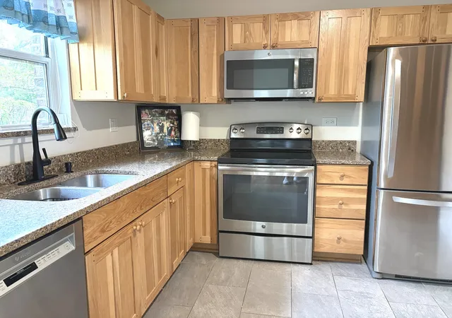 Listing Photo 3 - Condo for sale in building located at 140 W Golf Rd, Libertyville, IL 60048 - Unit #A