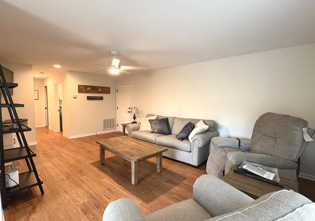 Listing Photo 4 - Condo for sale in building located at 140 W Golf Rd, Libertyville, IL 60048 - Unit #A