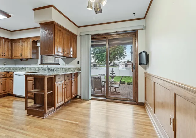 Photo 4 of Single family home for sale at 927 Maryville Dr, Lockport, IL 60441 | MLS# 12747122 | Listing updated on 2026-09-07