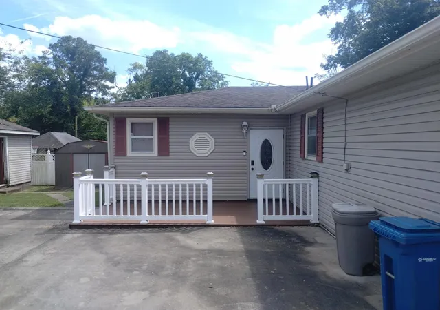 Photo 3 of Single family home for sale at 102 S J St, Jonesboro, IL 62952 | MLS# 12747137 | Listing updated on 2026-09-08