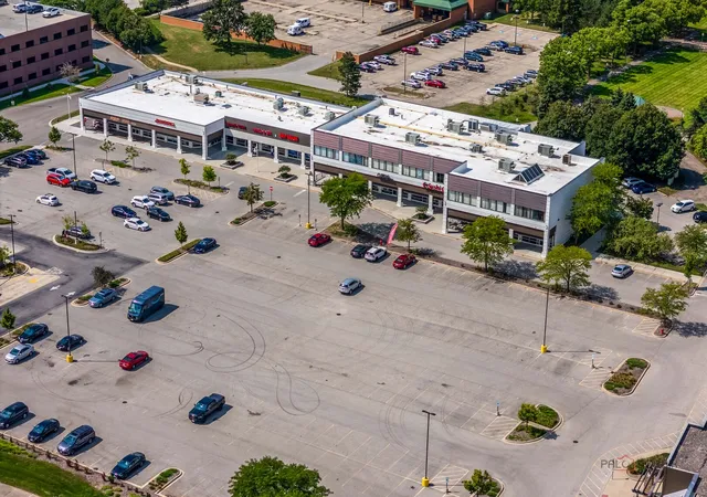 Listing Photo 2 - Condo for sale in building located at 351 Town Pl Cir, Buffalo Grove, IL 60089 - Unit #503
