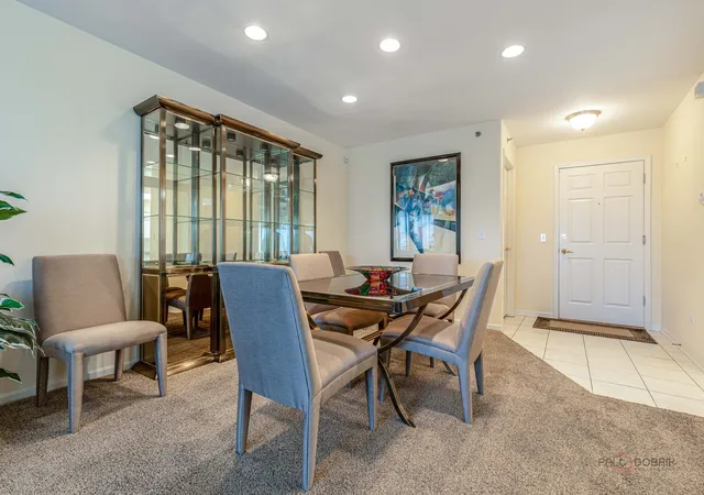 Listing Photo 5 - Condo for sale in building located at 351 Town Pl Cir, Buffalo Grove, IL 60089 - Unit #503