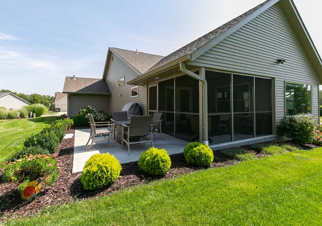Photo 2 of Single family home for sale at 1111 33rd Avenue Cir, Silvis, IL 61282 | MLS# 12747313 | Listing updated on 2026-09-08