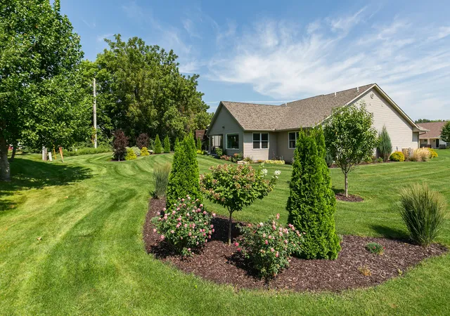 Photo 3 of Single family home for sale at 1111 33rd Avenue Cir, Silvis, IL 61282 | MLS# 12747313 | Listing updated on 2026-09-08