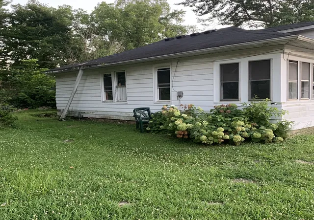 Photo 1 of Single family home for sale at 301 E Larch St, Carbondale, IL 62901 | MLS# 12747377 | Listing updated on 2026-09-07
