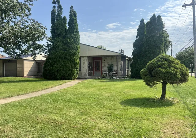Photo 3 of Single family home for sale at 1029 S 5th Street, Princeton, IL 61356 | MLS# 12747672 | Listing updated on 2026-09-07