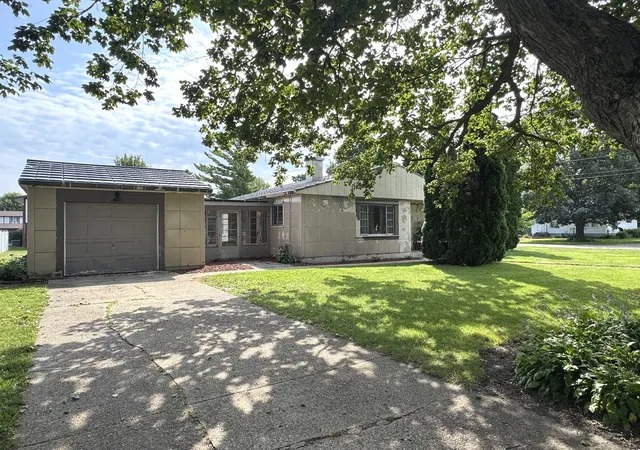 Photo 4 of Single family home for sale at 1029 S 5th Street, Princeton, IL 61356 | MLS# 12747672 | Listing updated on 2026-09-07