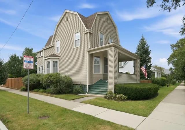 Photo 2 of Single family home for sale at 4246 Blanchan Ave, Brookfield, IL 60513 | MLS# 12747759 | Listing updated on 2026-09-30