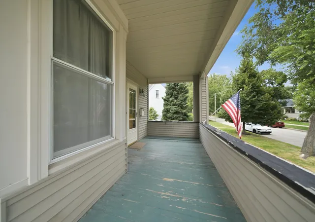 Photo 3 of Single family home for sale at 4246 Blanchan Ave, Brookfield, IL 60513 | MLS# 12747759 | Listing updated on 2026-09-30
