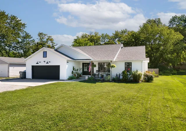 Photo 31 of Single family home for sale at 1304 Main St, Carterville, IL 62918 | MLS# 12747845 | Listing updated on 2026-09-07