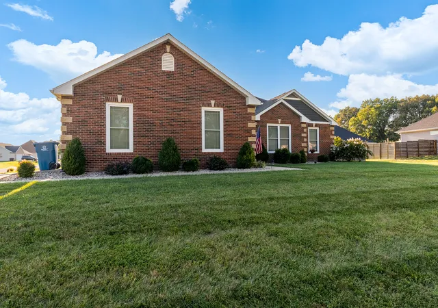 Photo 2 of Single family home for sale at 2004 Dew Drop Dr, Marion, IL 62959 | MLS# 12747975 | Listing updated on 2026-09-08