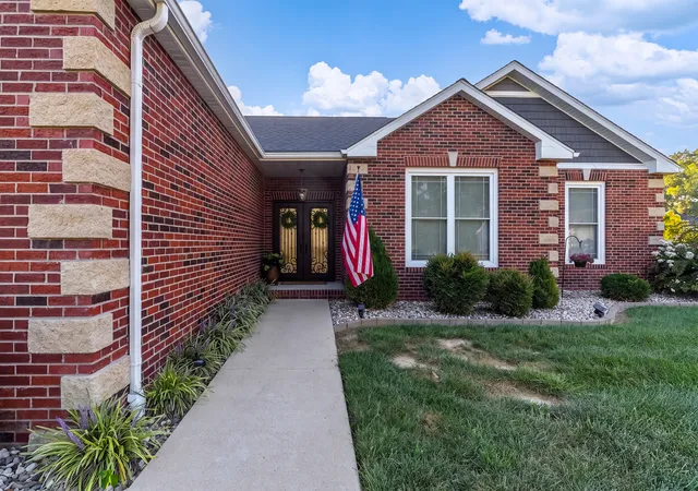 Photo 2 of Single family home for sale at 2004 Dew Drop Dr, Marion, IL 62959 | MLS# 12747975 | Listing updated on 2026-09-08