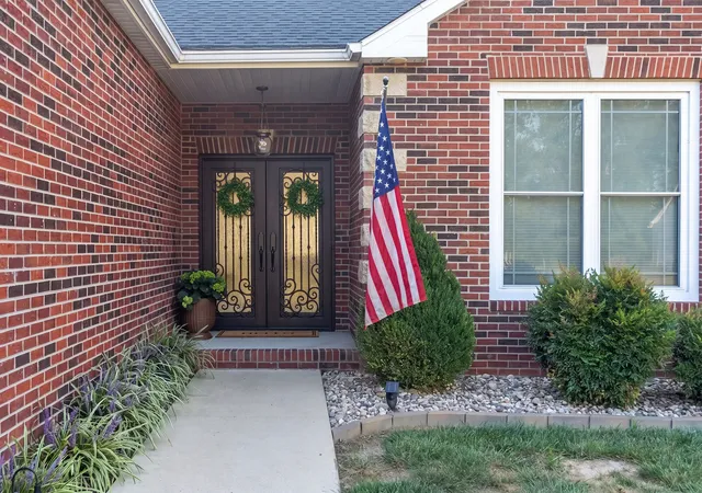 Photo 3 of Single family home for sale at 2004 Dew Drop Dr, Marion, IL 62959 | MLS# 12747975 | Listing updated on 2026-09-08