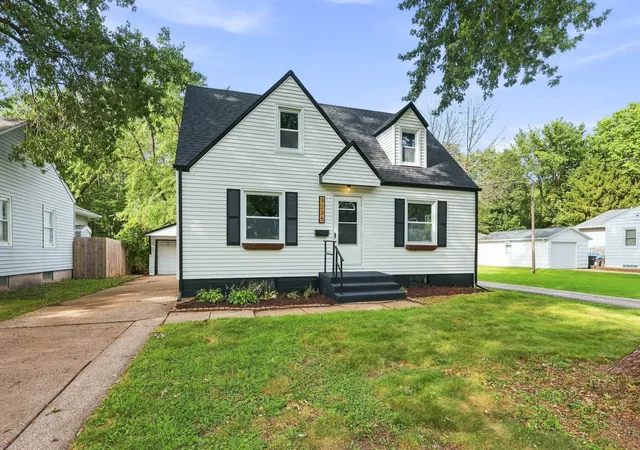 Photo 35 of Single family home for sale at 3235 24th Avenue, Rock Island, IL 61201 | MLS# 12747983 | Listing updated on 2026-09-07
