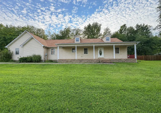 Photo 1 of Single family home for sale at 2805 Juniper Dr, Metropolis, IL 62960 | MLS# 12747994 | Listing updated on 2026-10-06