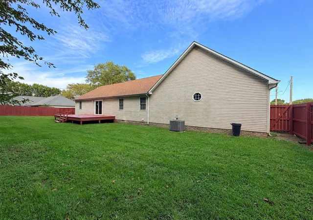 Photo 3 of Single family home for sale at 2805 Juniper Dr, Metropolis, IL 62960 | MLS# 12747994 | Listing updated on 2026-10-06