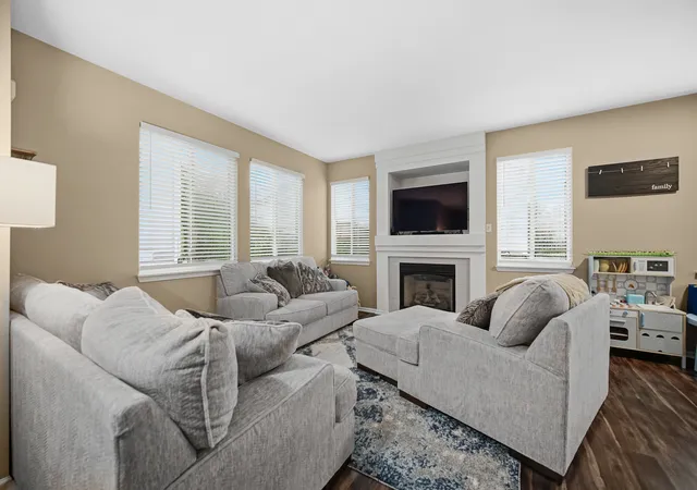 Photo 3 of House for sale at 3108 Gloria Ln, Joliet, IL 60435 | MLS# 12748019 | Listing updated on 2026-09-07