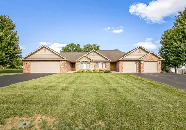 Photo 2 of Townhouse for sale at 713 Birch St, Byron, IL 61010 | MLS# 12748147 | Listing updated on 2026-09-29