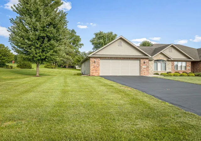 Photo 3 of Townhouse for sale at 713 Birch St, Byron, IL 61010 | MLS# 12748147 | Listing updated on 2026-09-29
