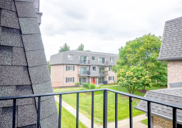 Listing Photo 2 - Condo for sale in building located at 916 S Plum Grv Rd, Palatine, IL 60067 - Unit #223