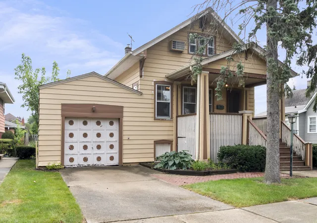 Photo 1 of Single family home for sale at 17 N Chester Ave, Park Ridge, IL 60068 | MLS# 12748232 | Listing updated on 2026-09-07