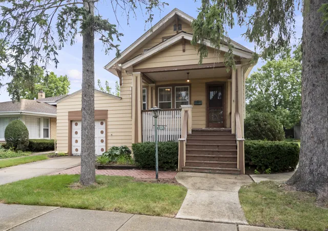 Photo 2 of Single family home for sale at 17 N Chester Ave, Park Ridge, IL 60068 | MLS# 12748232 | Listing updated on 2026-09-07